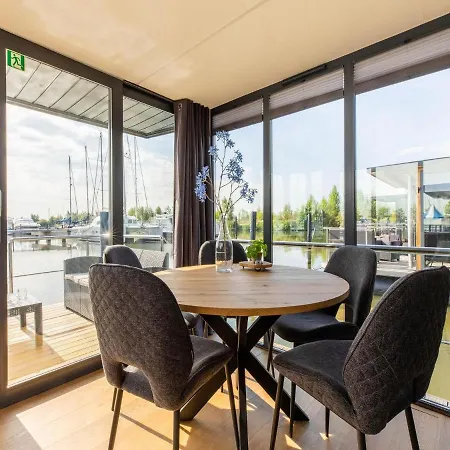 Houseboat In Marina * Volendam