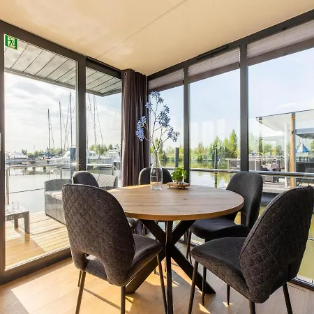 Comfortable Houseboat In Marina * Volendam