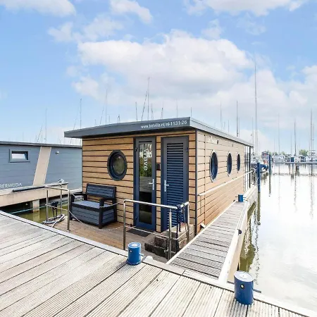 Botel Comfortable Houseboat In Marina *