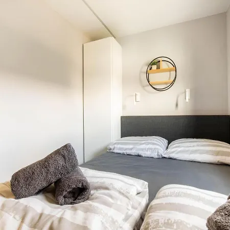 Comfortable Houseboat In Marina Botel Volendam