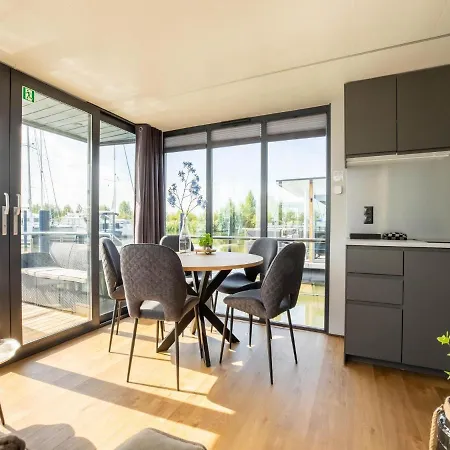 보트호텔 Comfortable Houseboat In Marina *