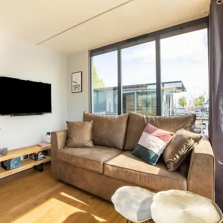 Houseboat In Marina Båthotell Volendam