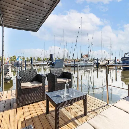 Botel Houseboat In Marina