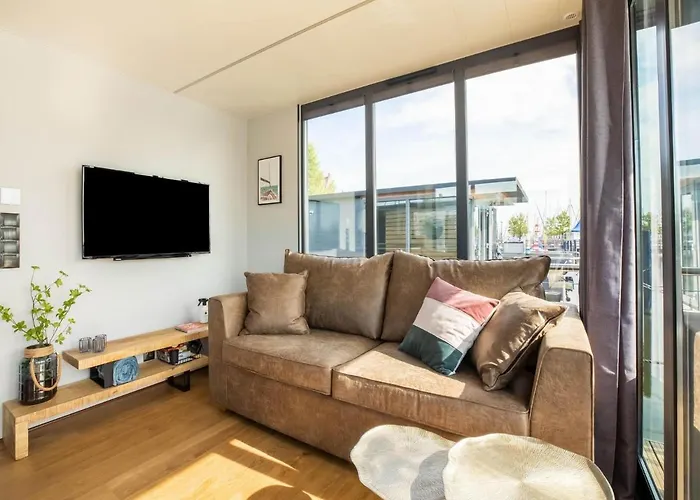 Houseboat In Marina Botel Volendam