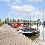 Houseboat In Marina * Volendam