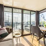 Botel Houseboat In Marina Volendam