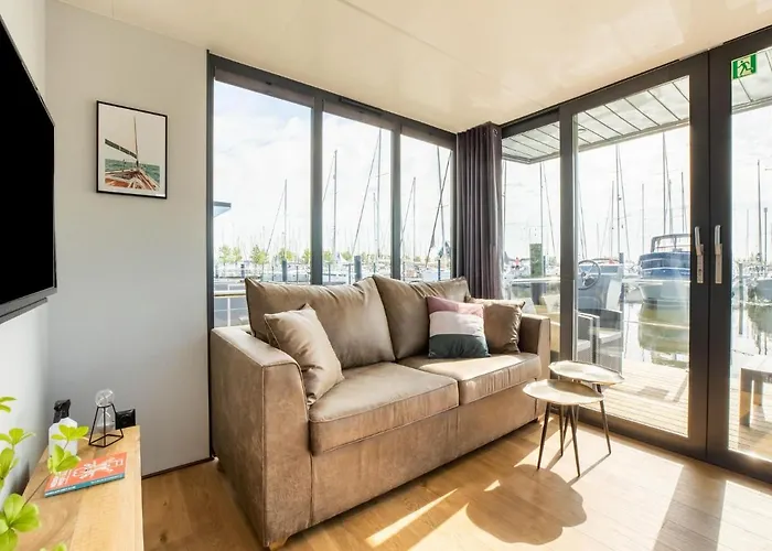 보트호텔 Houseboat In Marina *