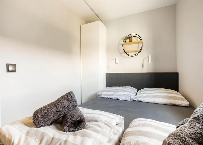 Houseboat In Marina 보트호텔 볼렌담